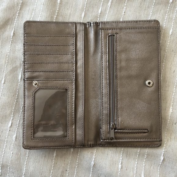 Kenneth Cole Reaction Metallic Bi-Fold Envelope Wallet - Picture 3 of 7